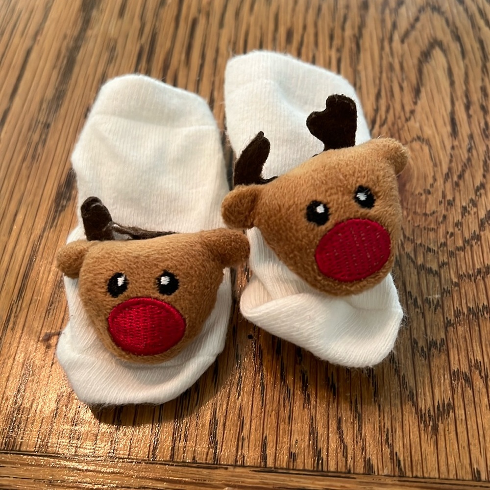 NWOT REINDEER RATTLE SOCKS